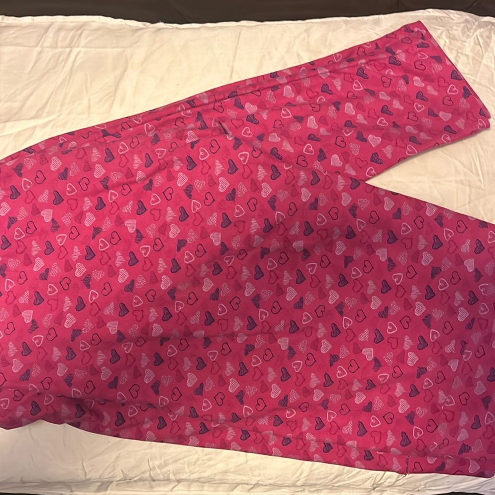Tall and curvy lularoe valentines leggings.